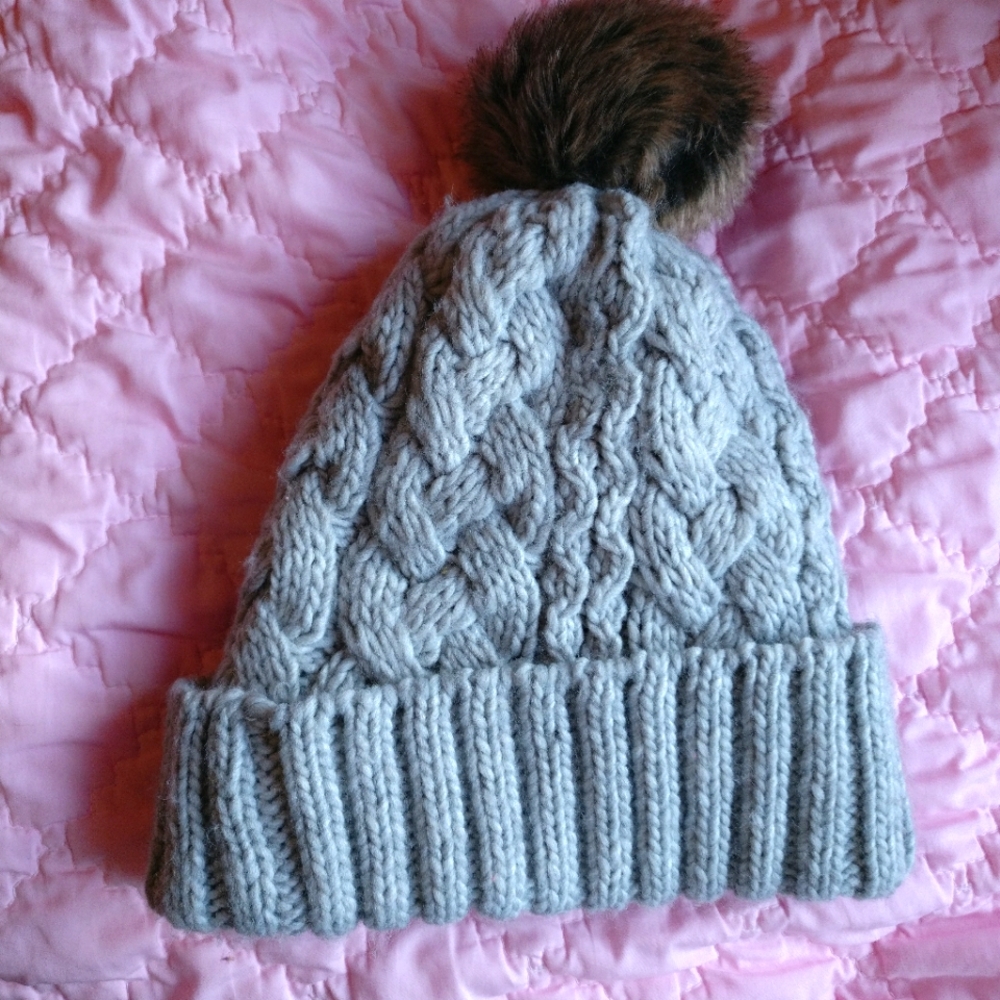 Cable Knit Fleece Lined PomPom Gray Beanie